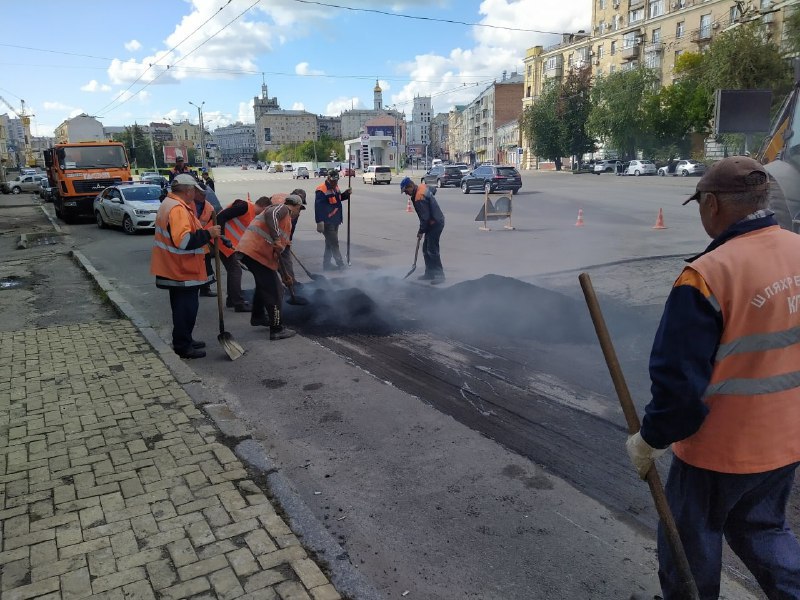 Ремонтується проїжджа частина низки вулиць Харкова